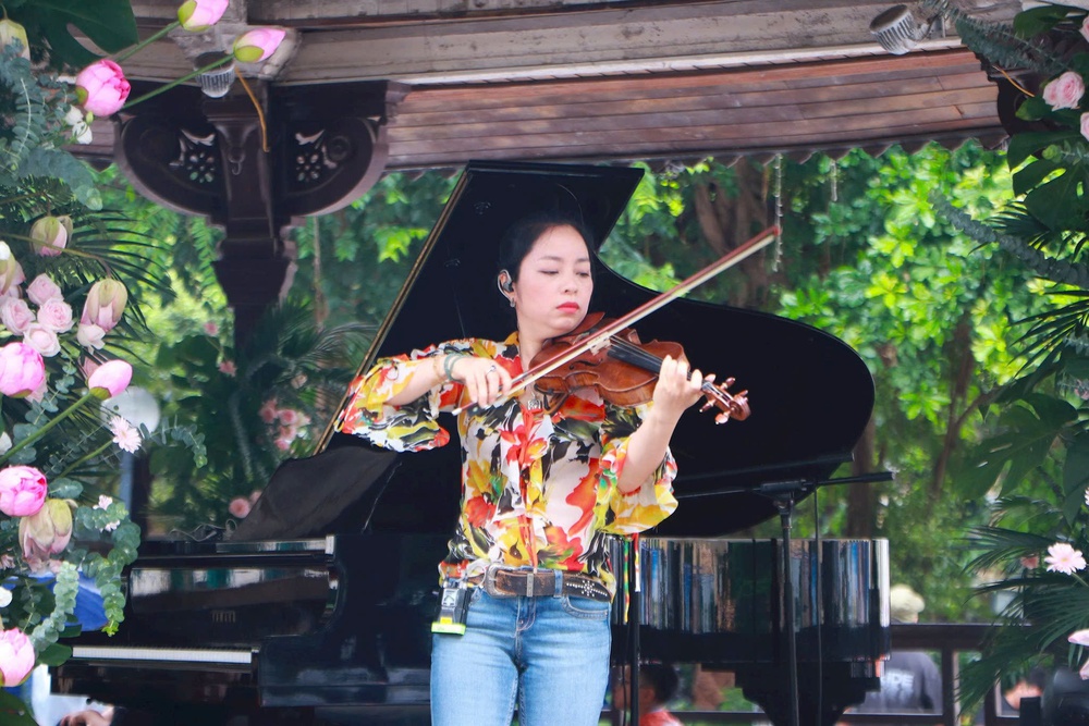 Sẵn sàng cho đêm hòa nhạc ngoài trời "Crescendo - Giao hưởng kết nối" - Ảnh 3. Sẵn sàng cho đêm hòa nhạc ngoài trời "Crescendo - Giao hưởng kết nối" - Ảnh 3.