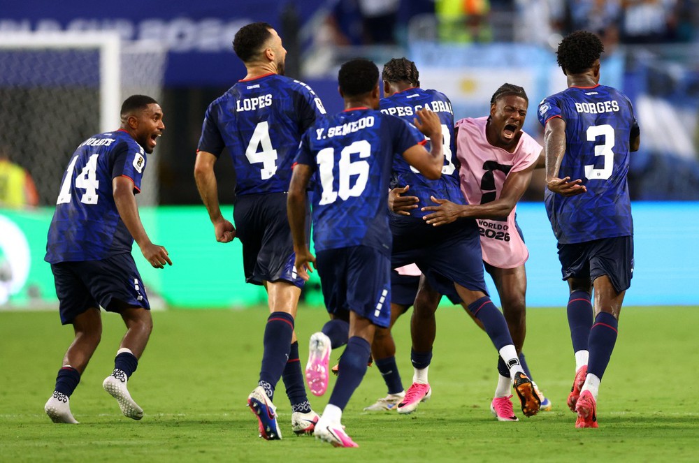 ĐT Cape Verde nhận tổng cộng 618 tỷ đồng tiền thưởng từ FIFA cho chiến dịch World Cup 2026 - Ảnh 1. ĐT Cape Verde nhận tổng cộng 618 tỷ đồng tiền thưởng từ FIFA cho chiến dịch World Cup 2026 - Ảnh 1.