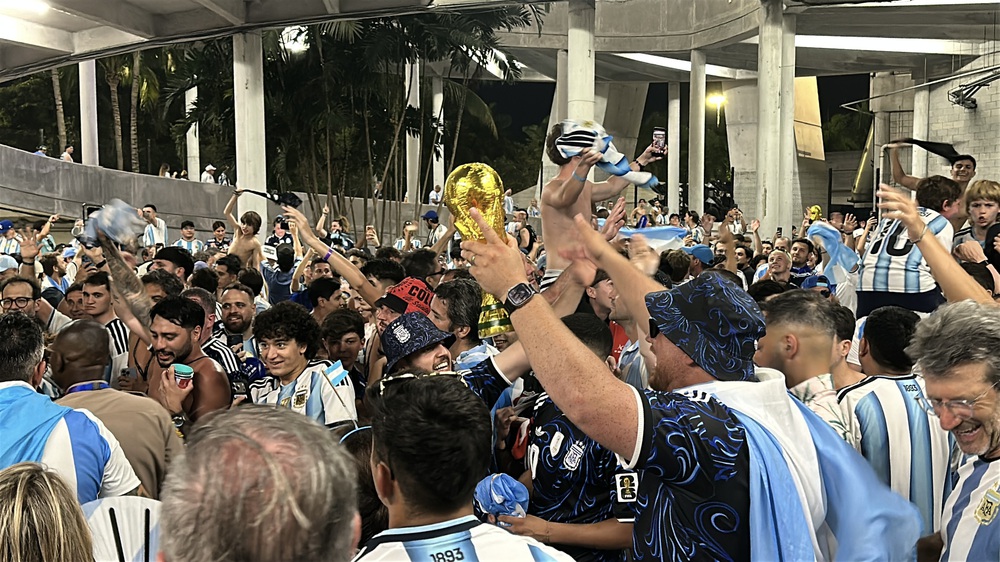 Kí sự World Cup: Ngày những điệu “Muchachos” run rẩy - Ảnh 1. Kí sự World Cup: Ngày những điệu “Muchachos” run rẩy - Ảnh 1.