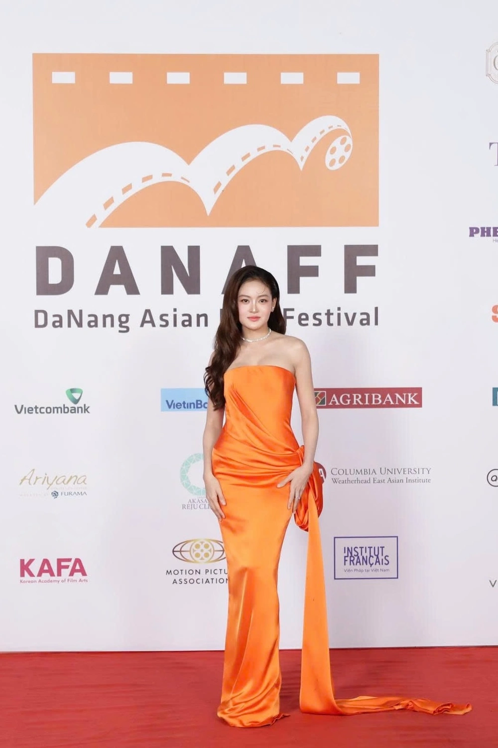 Tăng Thanh Hà sánh vai Ma Ran Đô tại thảm đỏ bế mạc DANAFF IV - Ảnh 11.
