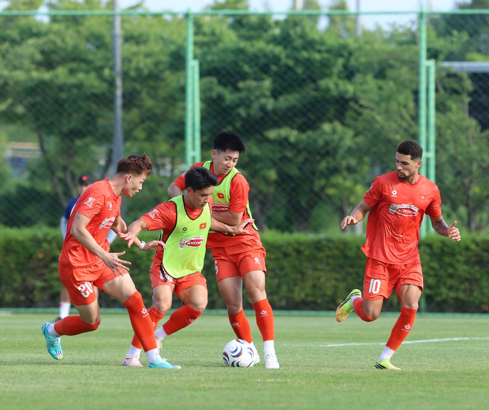 Báo Hàn: HLV Kim Sang Sik cùng đội tuyển Việt Nam hướng tới cột mốc chưa từng có - Ảnh 1.