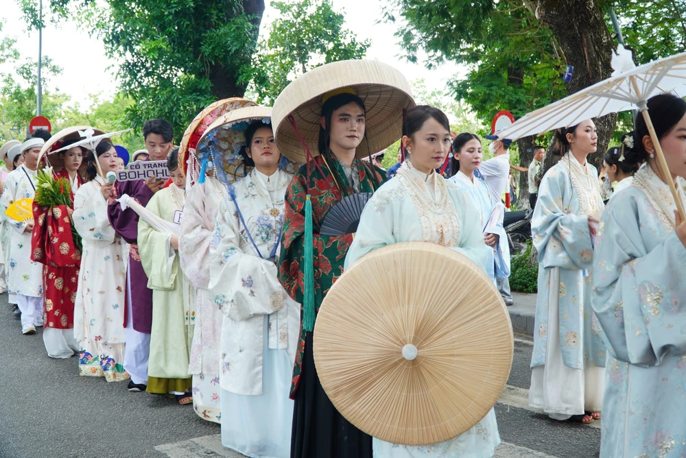 Bách hoa bộ hành Huế 2026 - Ảnh 11.