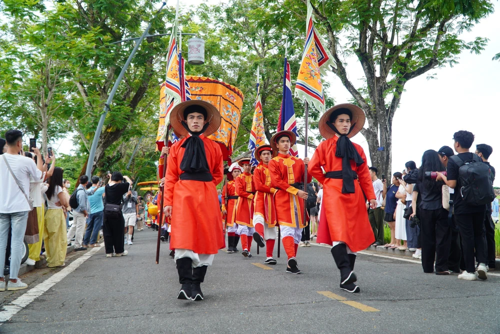 Bách hoa bộ hành Huế 2026 - Ảnh 7.