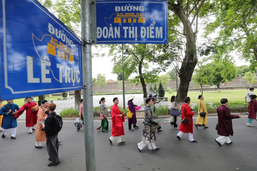 Bách hoa bộ hành Huế 2026 - Ảnh 13.