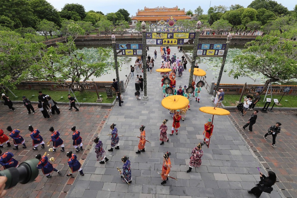 Bách hoa bộ hành Huế 2026 - Ảnh 1.