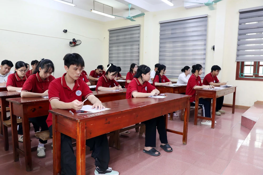 Tuyên Quang báo cáo Thủ tướng về công tác tổ chức thi tốt nghiệp THPT - Ảnh 1. Tuyên Quang báo cáo Thủ tướng về công tác tổ chức thi tốt nghiệp THPT - Ảnh 1.