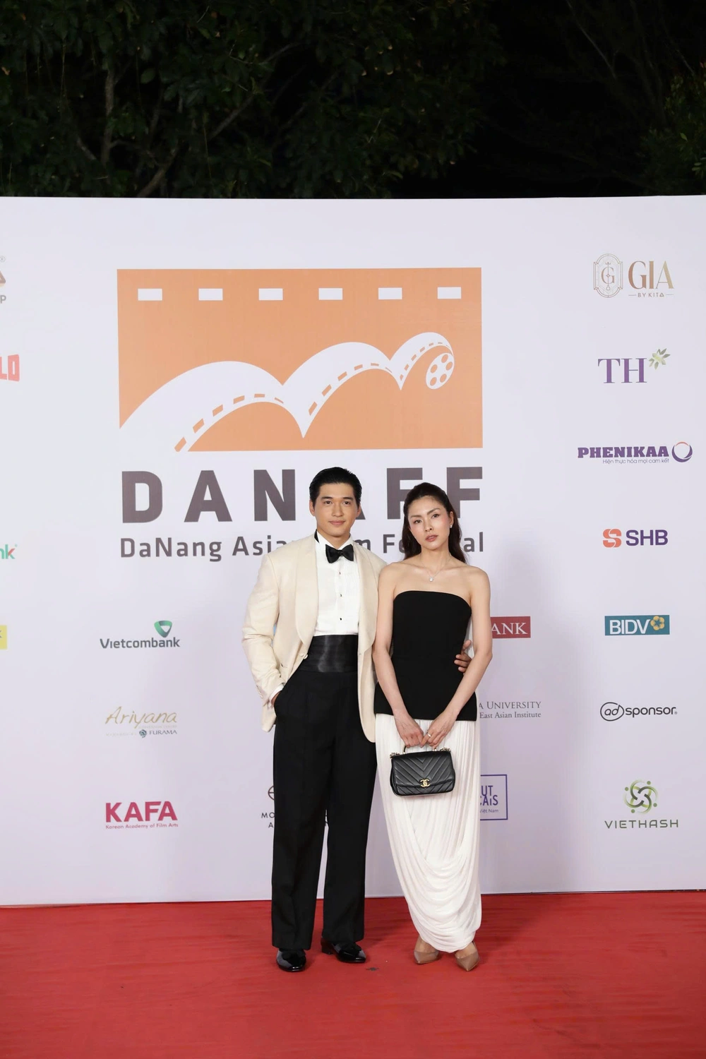Tăng Thanh Hà sánh vai Ma Ran Đô tại thảm đỏ bế mạc DANAFF IV - Ảnh 2.