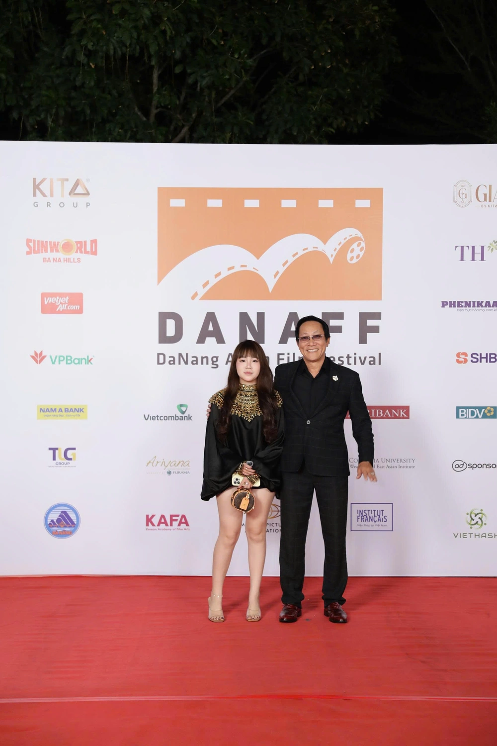 Tăng Thanh Hà sánh vai Ma Ran Đô tại thảm đỏ bế mạc DANAFF IV - Ảnh 6.