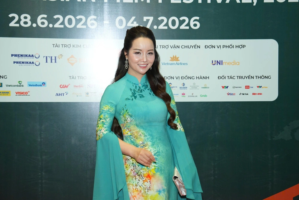 Tăng Thanh Hà sánh vai Ma Ran Đô tại thảm đỏ bế mạc DANAFF IV - Ảnh 7.