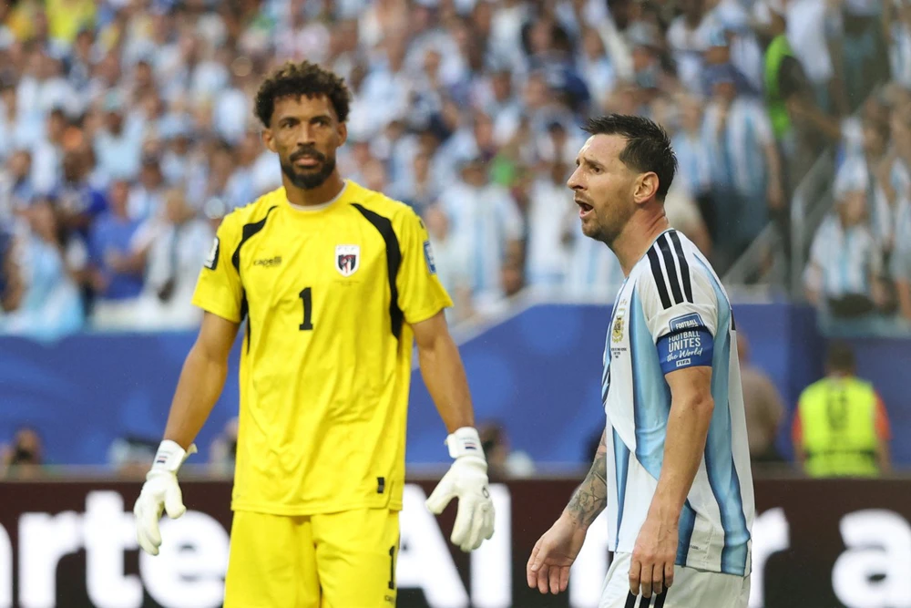 Vozinha: Từ thất nghiệp đến "hàng hot", có thể là đồng đội của Messi - Ảnh 1. Vozinha: Từ thất nghiệp đến "hàng hot", có thể là đồng đội của Messi - Ảnh 1.