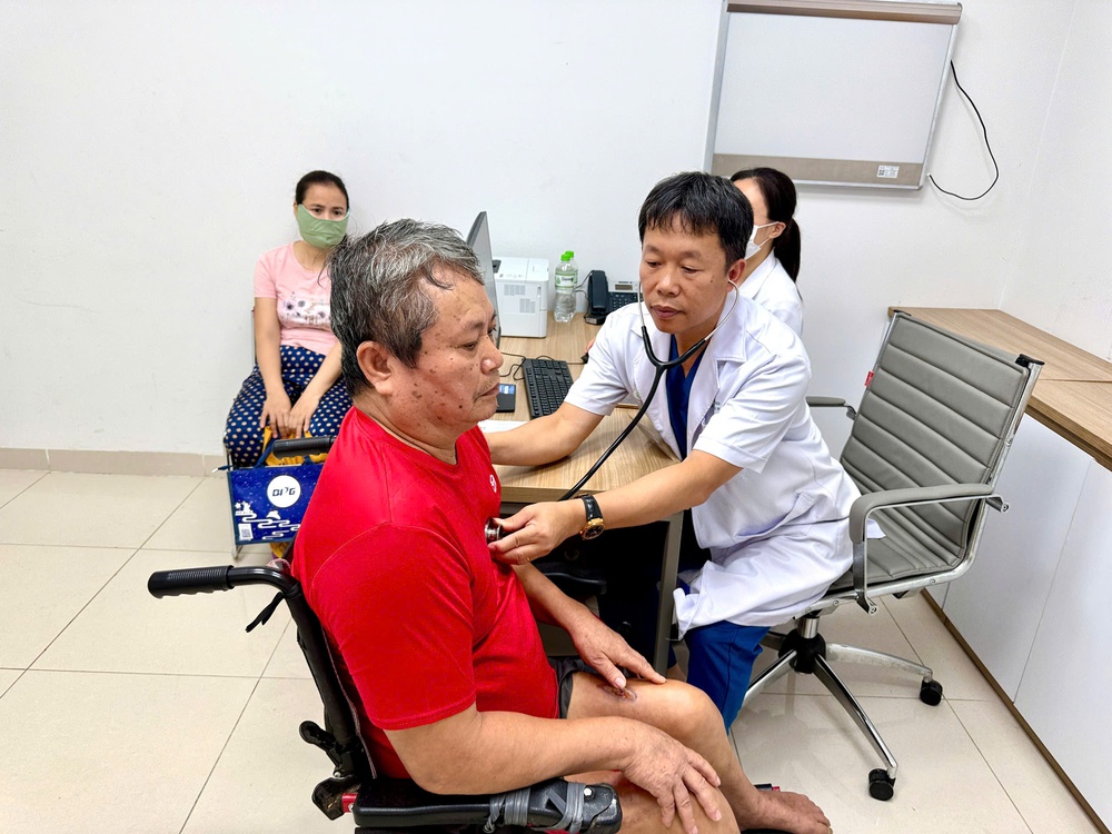 Bạch Mai cơ sở Ninh Bình hoàn thành tầm soát sức khỏe cho 5000 người có công - Ảnh 1. Bạch Mai cơ sở Ninh Bình hoàn thành tầm soát sức khỏe cho 5000 người có công - Ảnh 1.