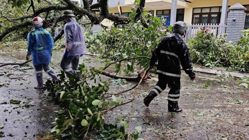 CẬP NHẬT BÃO SỐ 1: Quảng Ninh thiệt hại khoảng 20 tỷ đồng - Ảnh 2. CẬP NHẬT BÃO SỐ 1: Quảng Ninh thiệt hại khoảng 20 tỷ đồng - Ảnh 2.