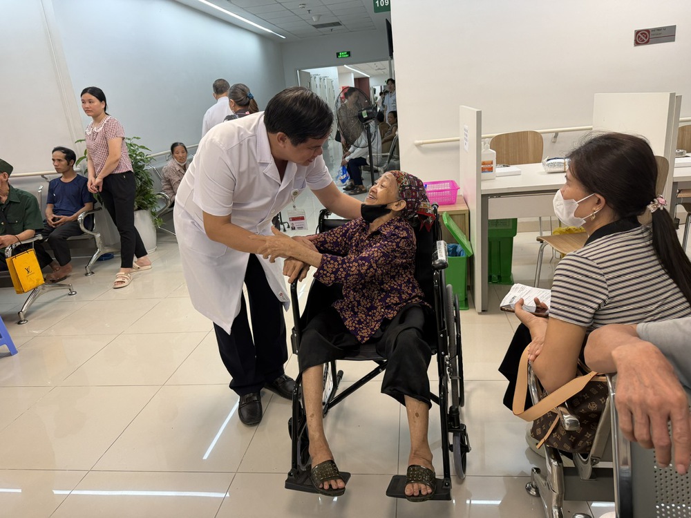 Bạch Mai cơ sở Ninh Bình hoàn thành tầm soát sức khỏe cho 5000 người có công - Ảnh 3. Bạch Mai cơ sở Ninh Bình hoàn thành tầm soát sức khỏe cho 5000 người có công - Ảnh 3.