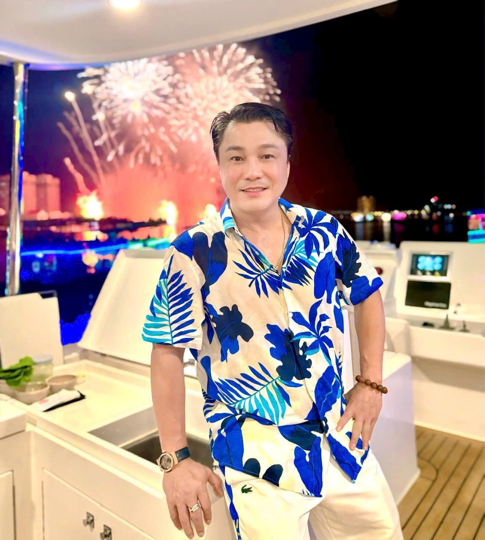 Tài tử Lý Hùng: "Thích xem bóng đá một mình và tranh luận trực tuyến" - Ảnh 2. Tài tử Lý Hùng: "Thích xem bóng đá một mình và tranh luận trực tuyến" - Ảnh 2.