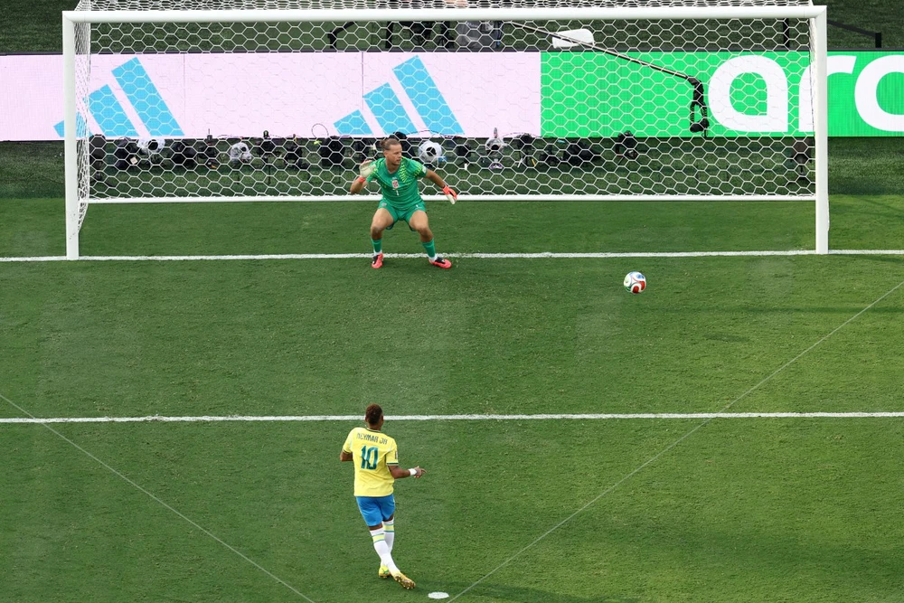 Brazil bị loại khỏi World Cup 2026: Vì sao Vinicius Jr không đá phạt đền, mà lại là Bruno Guimaraes? - Ảnh 3. Brazil bị loại khỏi World Cup 2026: Vì sao Vinicius Jr không đá phạt đền, mà lại là Bruno Guimaraes? - Ảnh 3.