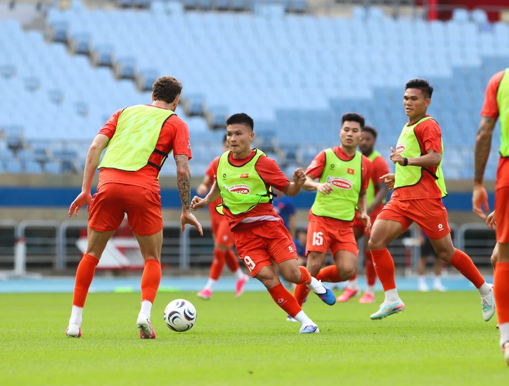 Báo Indonesia: 'Đội tuyển Việt Nam nhập tịch cầu thủ để bảo vệ chức vô địch Asean Cup' - Ảnh 2. Báo Indonesia: 'Đội tuyển Việt Nam nhập tịch cầu thủ để bảo vệ chức vô địch Asean Cup' - Ảnh 2.