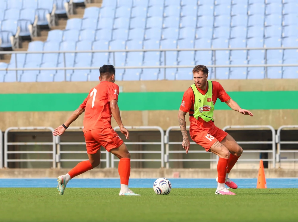 Báo Indonesia: 'Đội tuyển Việt Nam nhập tịch cầu thủ để bảo vệ chức vô địch Asean Cup' - Ảnh 1. Báo Indonesia: 'Đội tuyển Việt Nam nhập tịch cầu thủ để bảo vệ chức vô địch Asean Cup' - Ảnh 1.