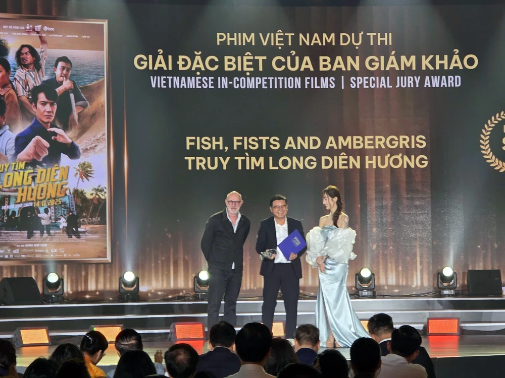 Phó Chủ tịch nước Võ Thị Ánh Xuân dự Bế mạc và trao giải Liên hoan Phim châu Á Đà Nẵng lần thứ IV - Ảnh 3. Phó Chủ tịch nước Võ Thị Ánh Xuân dự Bế mạc và trao giải Liên hoan Phim châu Á Đà Nẵng lần thứ IV - Ảnh 3.