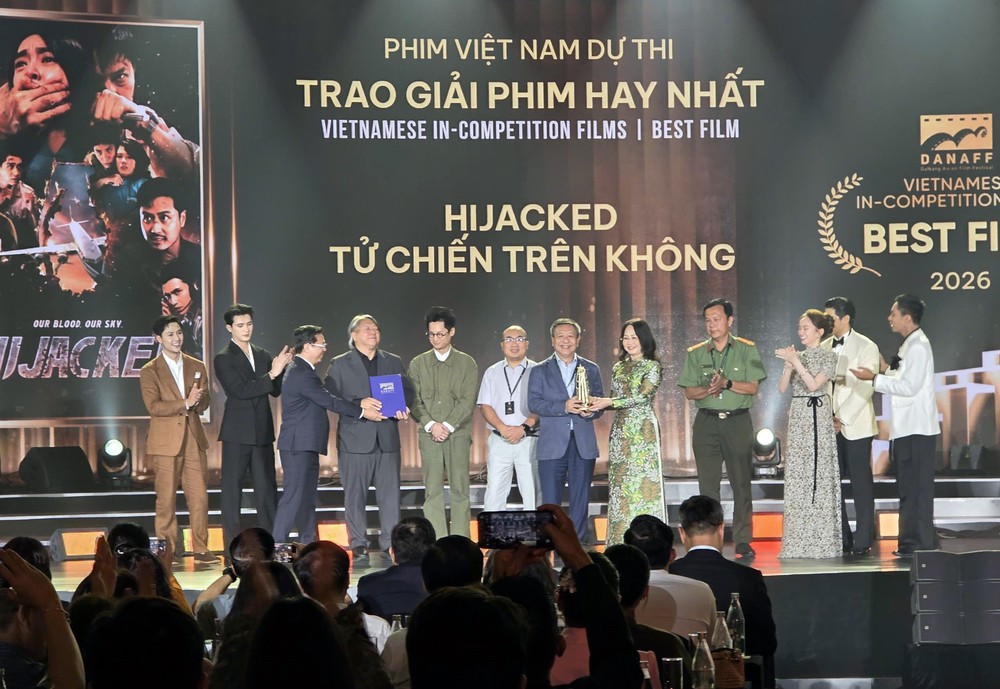 Phó Chủ tịch nước Võ Thị Ánh Xuân dự Bế mạc và trao giải Liên hoan Phim châu Á Đà Nẵng lần thứ IV - Ảnh 4. Phó Chủ tịch nước Võ Thị Ánh Xuân dự Bế mạc và trao giải Liên hoan Phim châu Á Đà Nẵng lần thứ IV - Ảnh 4.