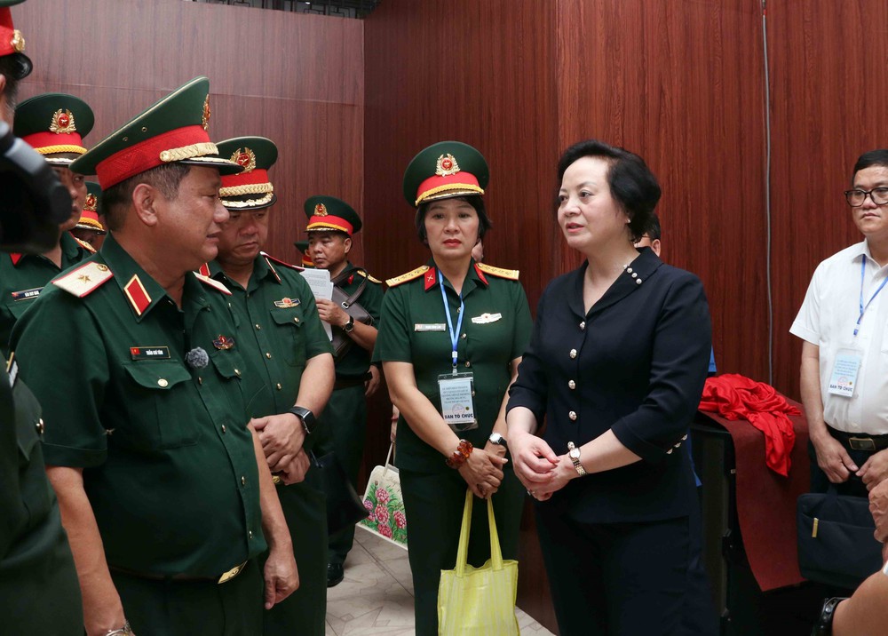 Phó Thủ tướng Phạm Thị Thanh Trà kiểm tra công tác chuẩn bị Lễ triển khai tìm kiếm, quy tập hài cốt liệt sĩ - Ảnh 2. Phó Thủ tướng Phạm Thị Thanh Trà kiểm tra công tác chuẩn bị Lễ triển khai tìm kiếm, quy tập hài cốt liệt sĩ - Ảnh 2.