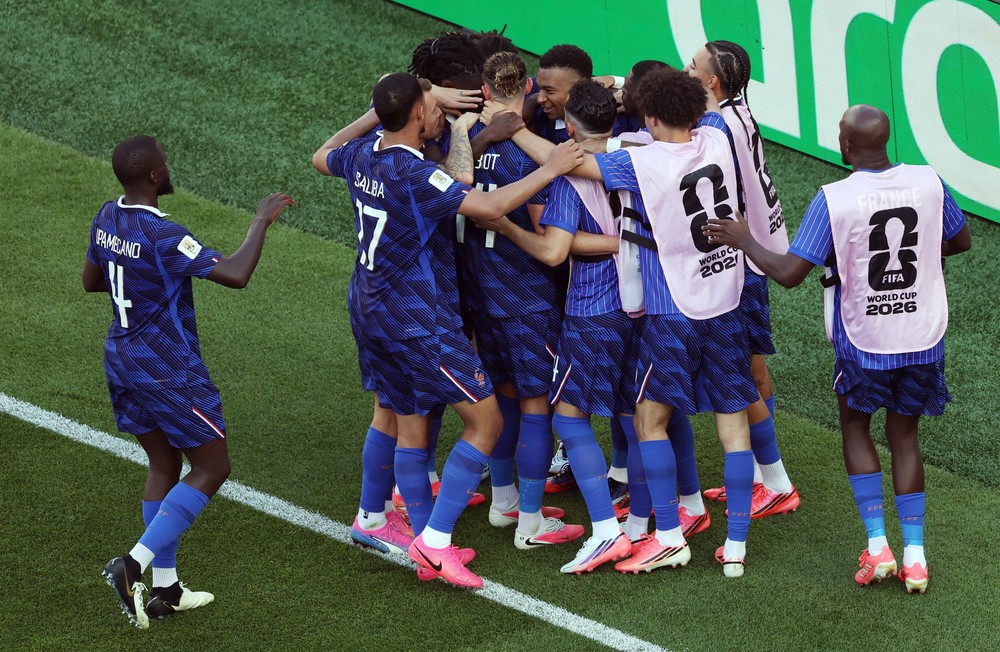 Thơ World Cup: Văn hóa bóng đá lên ngôi - Ảnh 1. Thơ World Cup: Văn hóa bóng đá lên ngôi - Ảnh 1.