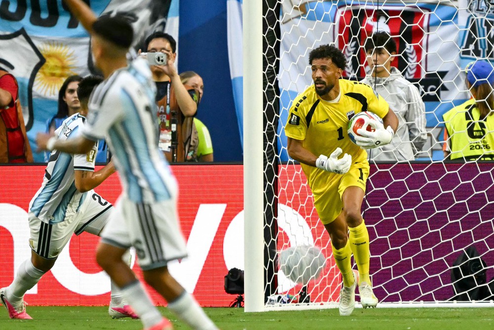 Tin nóng thể thao tối 5/7: Hành động đẹp của Messi tại World Cup 2026, Vozinha lập thống kê hơn Ronaldo đá cả giải - Ảnh 3.