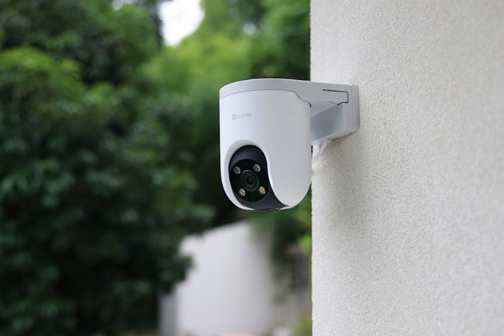 Muốn tăng an ninh trước cổng nhà, vì sao nên chọn thiết bị giám sát xoay rộng? - Ảnh 2. Muốn tăng an ninh trước cổng nhà, vì sao nên chọn thiết bị giám sát xoay rộng? - Ảnh 2.