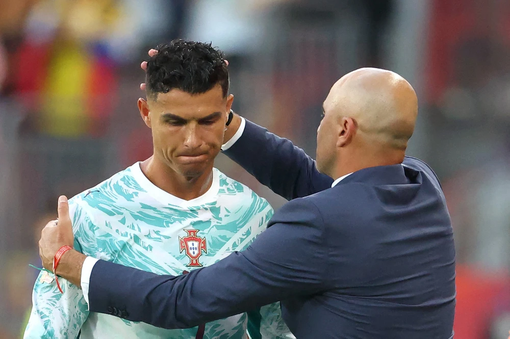 Roberto Martinez xác nhận chia tay ĐT Bồ Đào Nha: "Chẳng còn ý nghĩa gì nếu tiếp tục" - Ảnh 1. Roberto Martinez xác nhận chia tay ĐT Bồ Đào Nha: "Chẳng còn ý nghĩa gì nếu tiếp tục" - Ảnh 1.