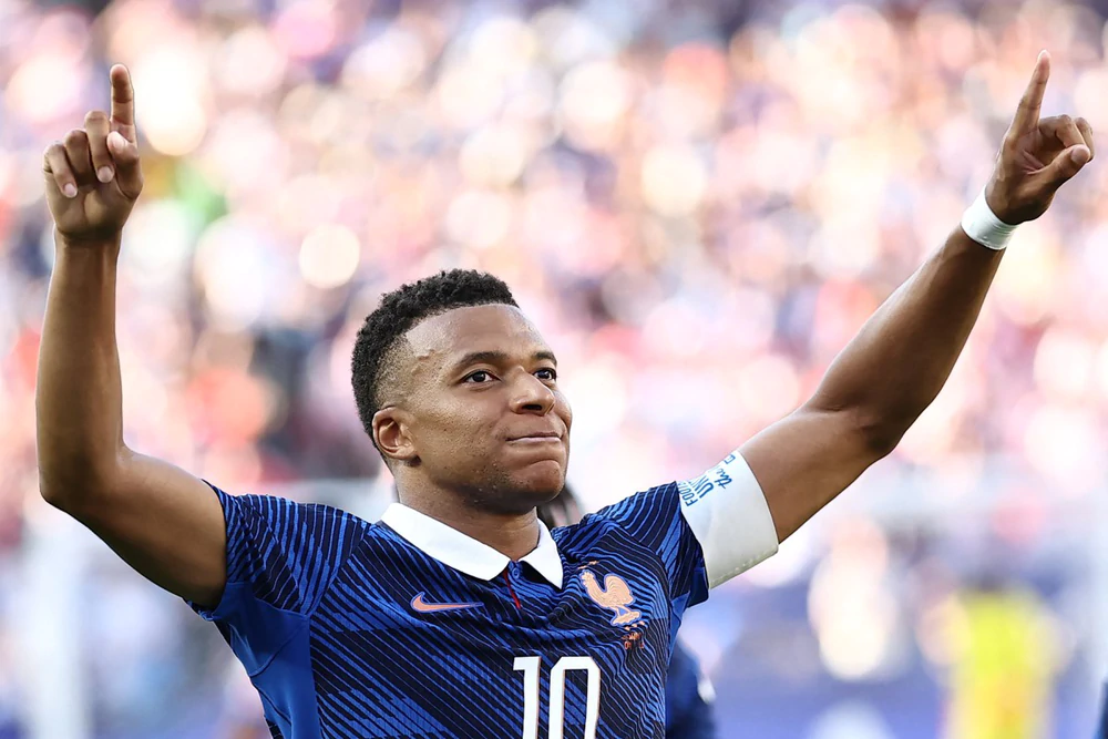 Huyền thoại ĐT Pháp bất bình khi CĐV Real Madrid chỉ trích Mbappe giữa mùa World Cup - Ảnh 1.