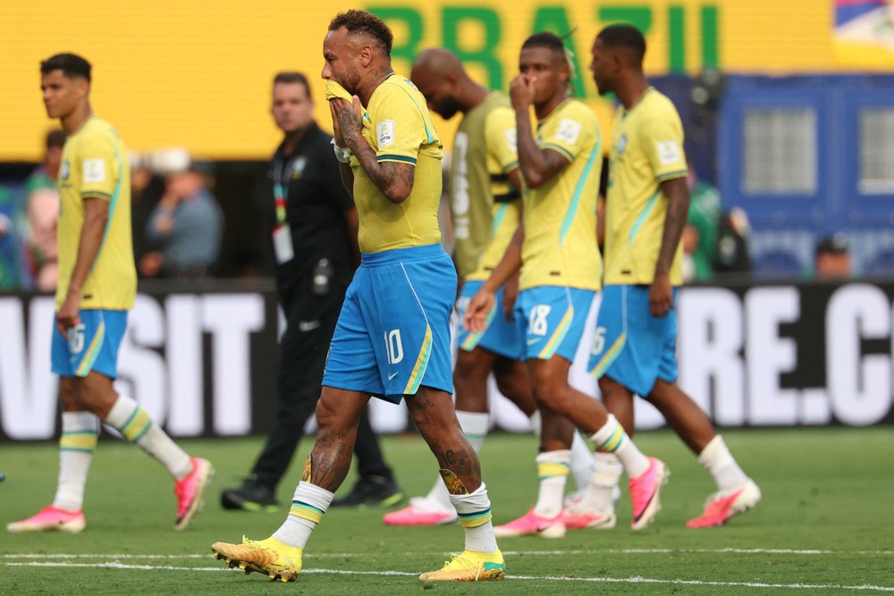 Đúng ngày này 44 năm trước ĐT Brazil cũng bị loại ở World Cup, lịch sử vừa lặp lại - Ảnh 2. Đúng ngày này 44 năm trước ĐT Brazil cũng bị loại ở World Cup, lịch sử vừa lặp lại - Ảnh 2.