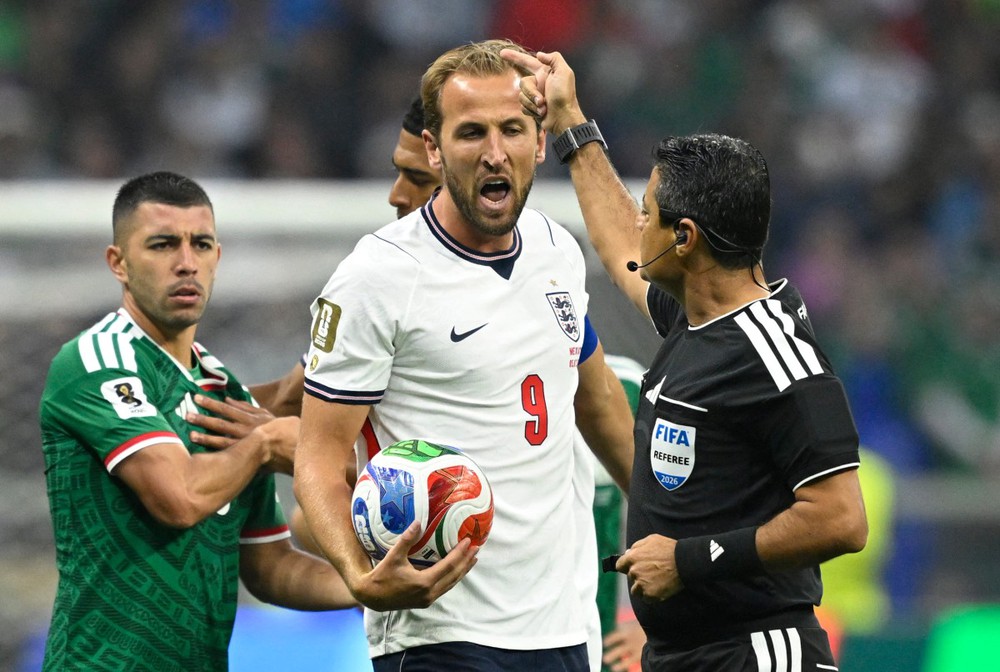 TRỰC TIẾP bóng đá Mexico 0-0 Anh (Hiệp 1): Rice nhận thẻ vàng ngay phút đầu - Ảnh 4. TRỰC TIẾP bóng đá Mexico 0-0 Anh (Hiệp 1): Rice nhận thẻ vàng ngay phút đầu - Ảnh 4.