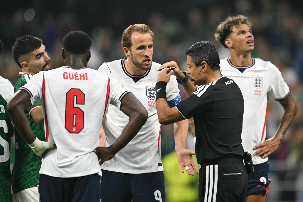 Thomas Tuchel ca ngợi ĐT Anh tạo nên "chiến công anh hùng" trước Mexico, chỉ trích trọng tài sau trận cầu lịch sử - Ảnh 2. Thomas Tuchel ca ngợi ĐT Anh tạo nên "chiến công anh hùng" trước Mexico, chỉ trích trọng tài sau trận cầu lịch sử - Ảnh 2.
