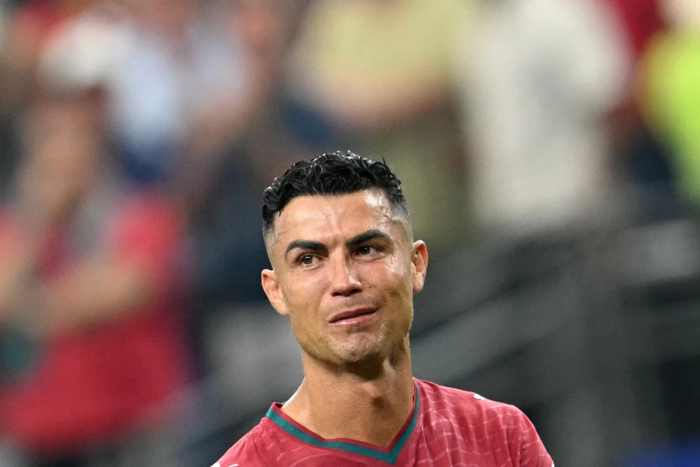 Ronaldo: Danh hiệu EURO có ý nghĩa ngang chức vô địch World Cup, ĐT Tây Ban Nha may mắn hơn - Ảnh 1. Ronaldo: Danh hiệu EURO có ý nghĩa ngang chức vô địch World Cup, ĐT Tây Ban Nha may mắn hơn - Ảnh 1.