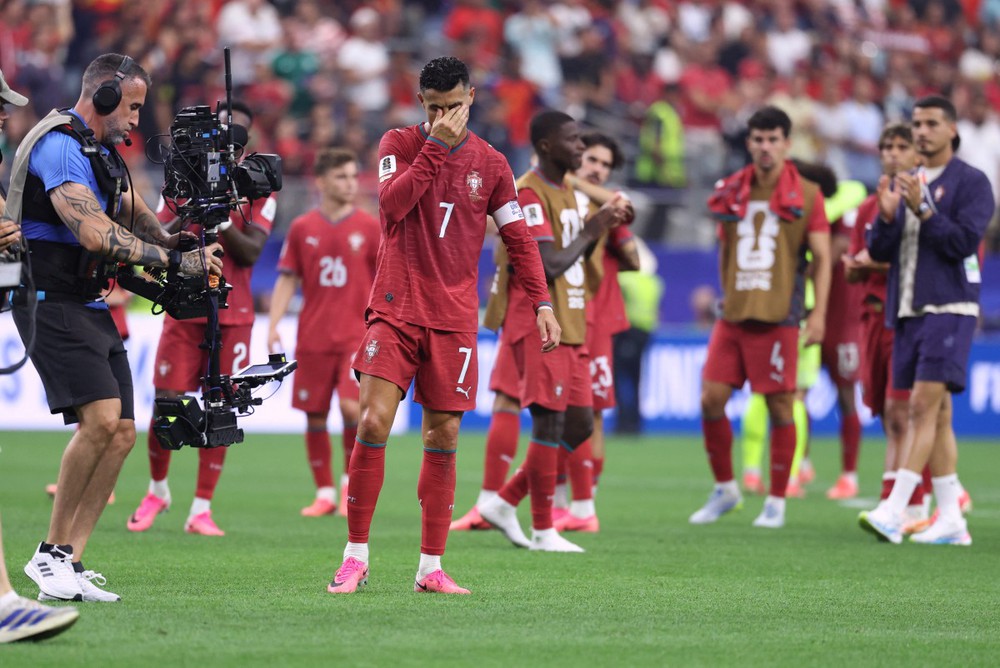Rooney: Ronaldo không nhận được sự hỗ trợ từ đồng đội như Messi ở Argentina - Ảnh 1. Rooney: Ronaldo không nhận được sự hỗ trợ từ đồng đội như Messi ở Argentina - Ảnh 1.