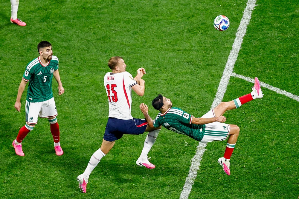 Hậu vệ tuyển Anh Dan Burn lập kỷ lục đặc biệt sau khi vào thay người ở trận thắng Mexico 3-2 ở vòng 1/8 World Cup 2026. Ảnh: AFP Hậu vệ tuyển Anh Dan Burn lập kỷ lục đặc biệt sau khi vào thay người ở trận thắng Mexico 3-2 ở vòng 1/8 World Cup 2026. Ảnh: AFP