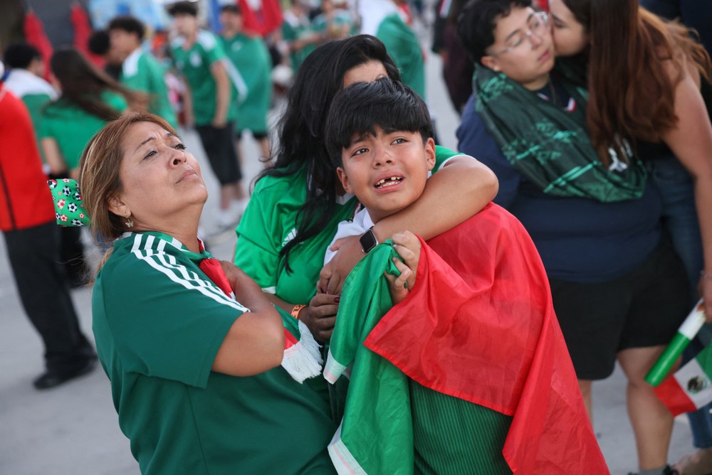 Ochoa bật khóc, các cầu thủ Mexico chết lặng khi khép lại giấc mơ World Cup 2026 - Ảnh 3. Ochoa bật khóc, các cầu thủ Mexico chết lặng khi khép lại giấc mơ World Cup 2026 - Ảnh 3.