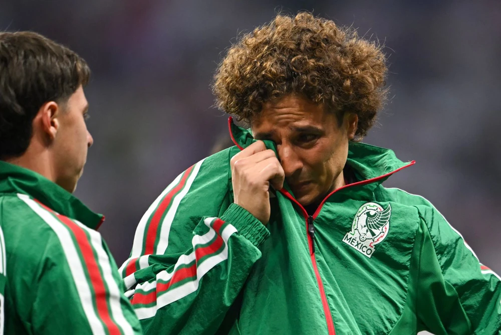 Ochoa bật khóc, các cầu thủ Mexico chết lặng khi khép lại giấc mơ World Cup 2026 - Ảnh 1. Ochoa bật khóc, các cầu thủ Mexico chết lặng khi khép lại giấc mơ World Cup 2026 - Ảnh 1.