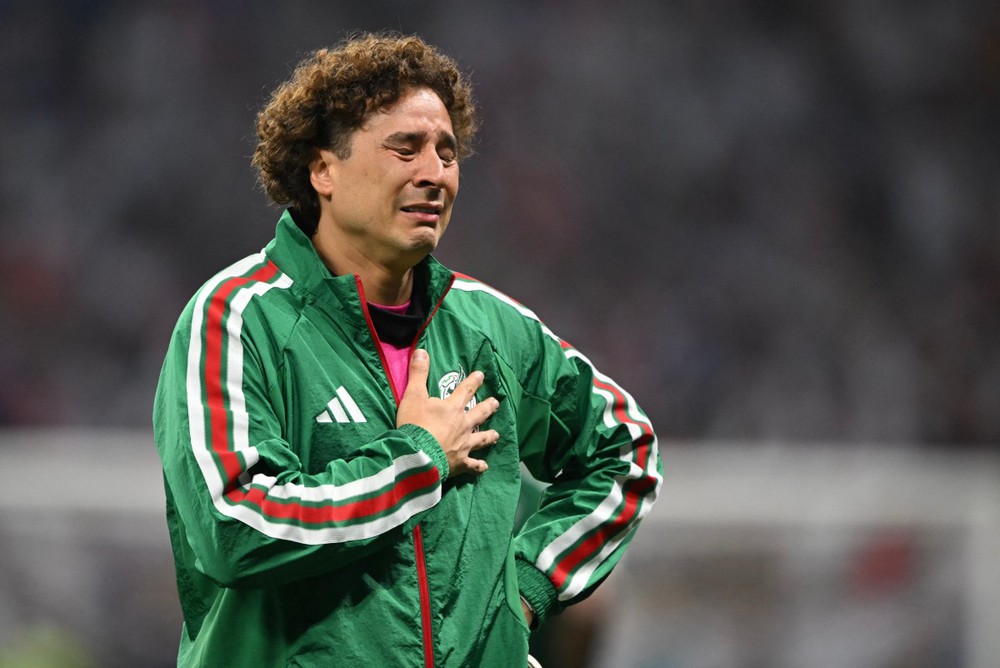 Ochoa bật khóc, các cầu thủ Mexico chết lặng khi khép lại giấc mơ World Cup 2026 - Ảnh 2. Ochoa bật khóc, các cầu thủ Mexico chết lặng khi khép lại giấc mơ World Cup 2026 - Ảnh 2.