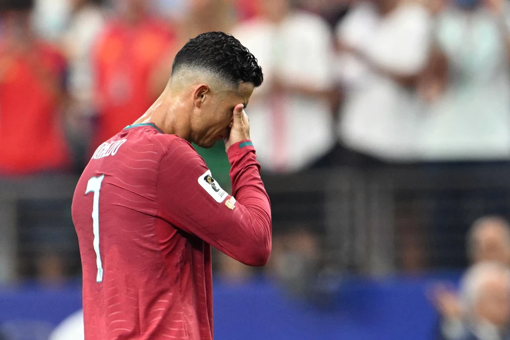 Nỗi buồn của Cristiano Ronaldo sau thất bại trước Tây Ban Nha ở vòng 1/8 World Cup 2026. Ảnh: AFP Nỗi buồn của Cristiano Ronaldo sau thất bại trước Tây Ban Nha ở vòng 1/8 World Cup 2026. Ảnh: AFP