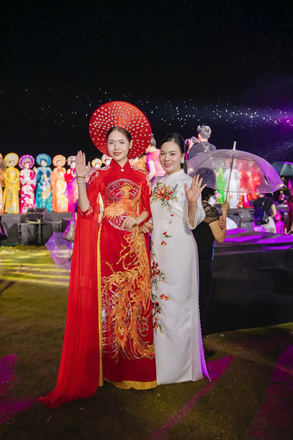 NTK Cao Thu Vân giới thiệu "Hoạ khúc di sản" tại Tuần lễ Áo dài Huế 2026 - Ảnh 3. NTK Cao Thu Vân giới thiệu "Hoạ khúc di sản" tại Tuần lễ Áo dài Huế 2026 - Ảnh 3.