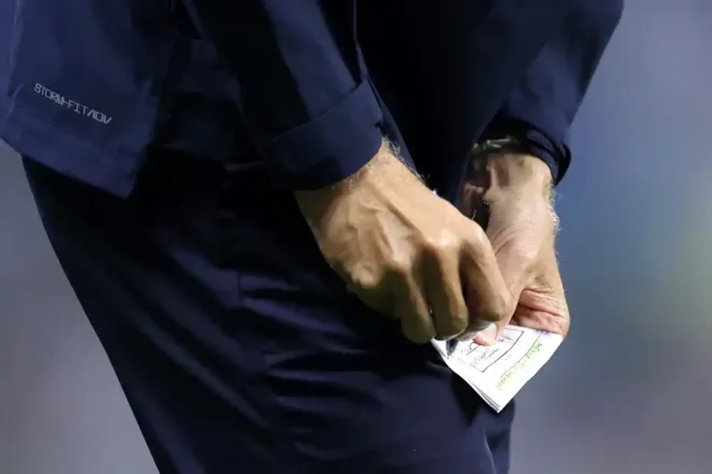 HLV Thomas Tuchel gây tò mò với sổ tay chiến thuật giữa trận Anh - Mexico - Ảnh 1. HLV Thomas Tuchel gây tò mò với sổ tay chiến thuật giữa trận Anh - Mexico - Ảnh 1.