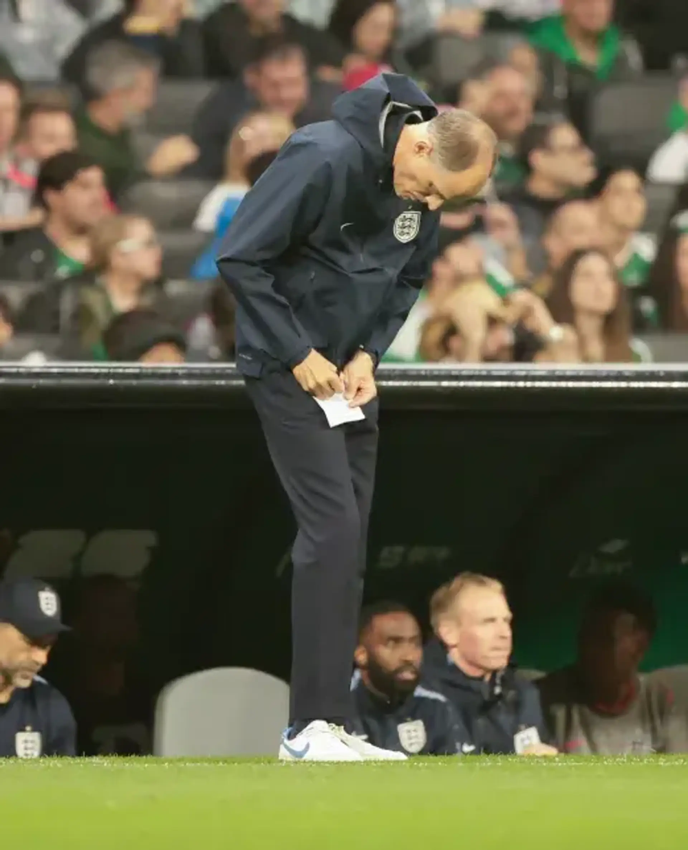 HLV Thomas Tuchel gây tò mò với sổ tay chiến thuật giữa trận Anh - Mexico - Ảnh 2. HLV Thomas Tuchel gây tò mò với sổ tay chiến thuật giữa trận Anh - Mexico - Ảnh 2.