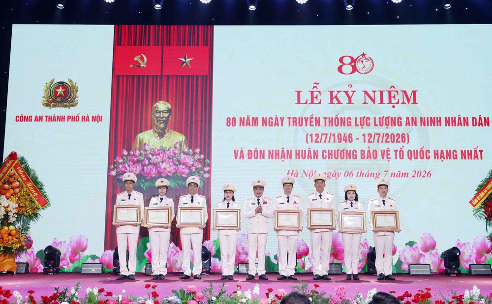 Công an Hà Nội kỷ niệm 80 năm Ngày truyền thống lực lượng An ninh nhân dân - Ảnh 9. Công an Hà Nội kỷ niệm 80 năm Ngày truyền thống lực lượng An ninh nhân dân - Ảnh 9.
