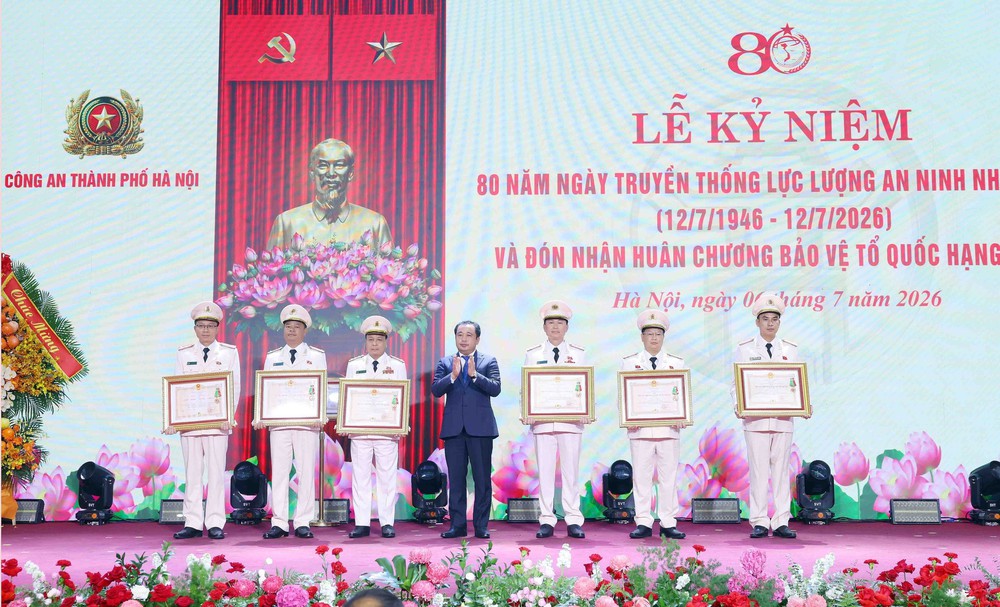 Công an Hà Nội kỷ niệm 80 năm Ngày truyền thống lực lượng An ninh nhân dân - Ảnh 7. Công an Hà Nội kỷ niệm 80 năm Ngày truyền thống lực lượng An ninh nhân dân - Ảnh 7.