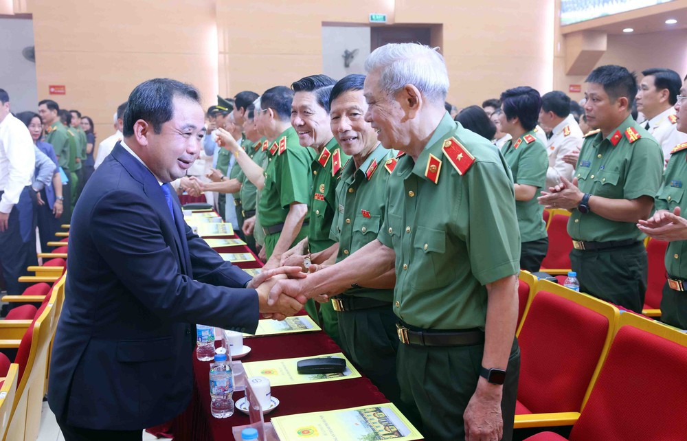 Công an Hà Nội kỷ niệm 80 năm Ngày truyền thống lực lượng An ninh nhân dân - Ảnh 1. Công an Hà Nội kỷ niệm 80 năm Ngày truyền thống lực lượng An ninh nhân dân - Ảnh 1.