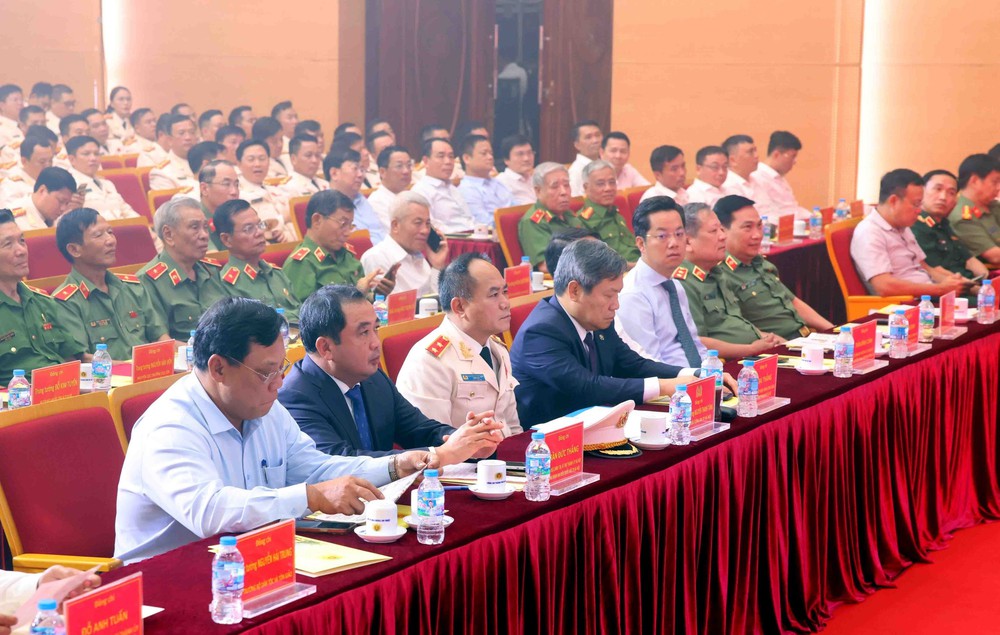 Công an Hà Nội kỷ niệm 80 năm Ngày truyền thống lực lượng An ninh nhân dân - Ảnh 2. Công an Hà Nội kỷ niệm 80 năm Ngày truyền thống lực lượng An ninh nhân dân - Ảnh 2.