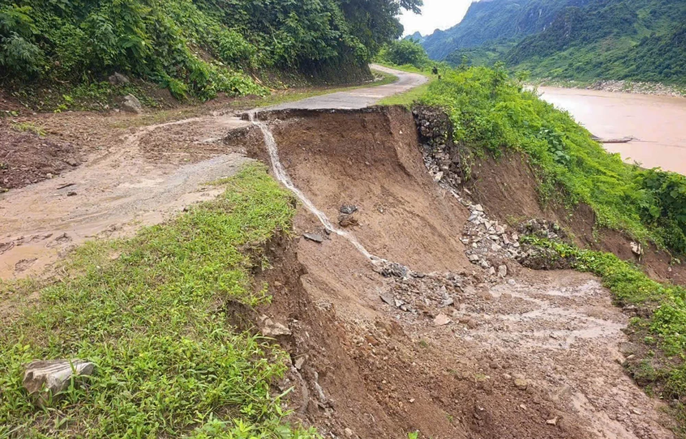 Mưa lớn gây nhiều điểm sạt lở, chia cắt giao thông tại Điện Biên - Ảnh 6. Mưa lớn gây nhiều điểm sạt lở, chia cắt giao thông tại Điện Biên - Ảnh 6.