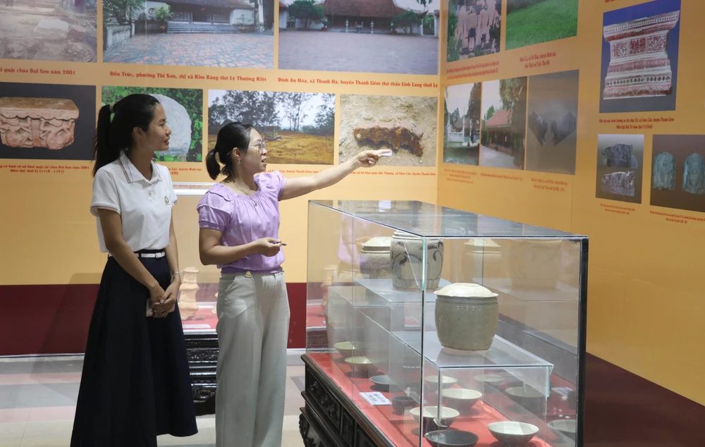 Ninh Bình: Tinh hoa nghệ thuật cổ trên Bệ đá Long Hoa - Ảnh 6. Ninh Bình: Tinh hoa nghệ thuật cổ trên Bệ đá Long Hoa - Ảnh 6.