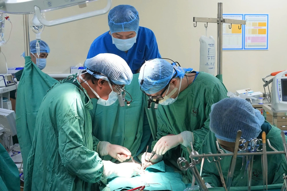 Đại phẫu sửa toàn bộ trái tim cho bé sinh non 1,5kg - Ảnh 1. Đại phẫu sửa toàn bộ trái tim cho bé sinh non 1,5kg - Ảnh 1.