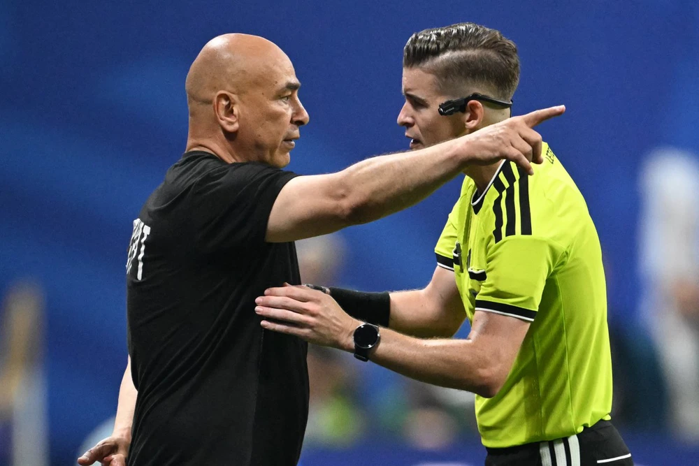 LĐBĐ Ai Cập đòi loại trọng tài Pháp, FIFA khả năng vẫn giữ lại - Ảnh 2. LĐBĐ Ai Cập đòi loại trọng tài Pháp, FIFA khả năng vẫn giữ lại - Ảnh 2.